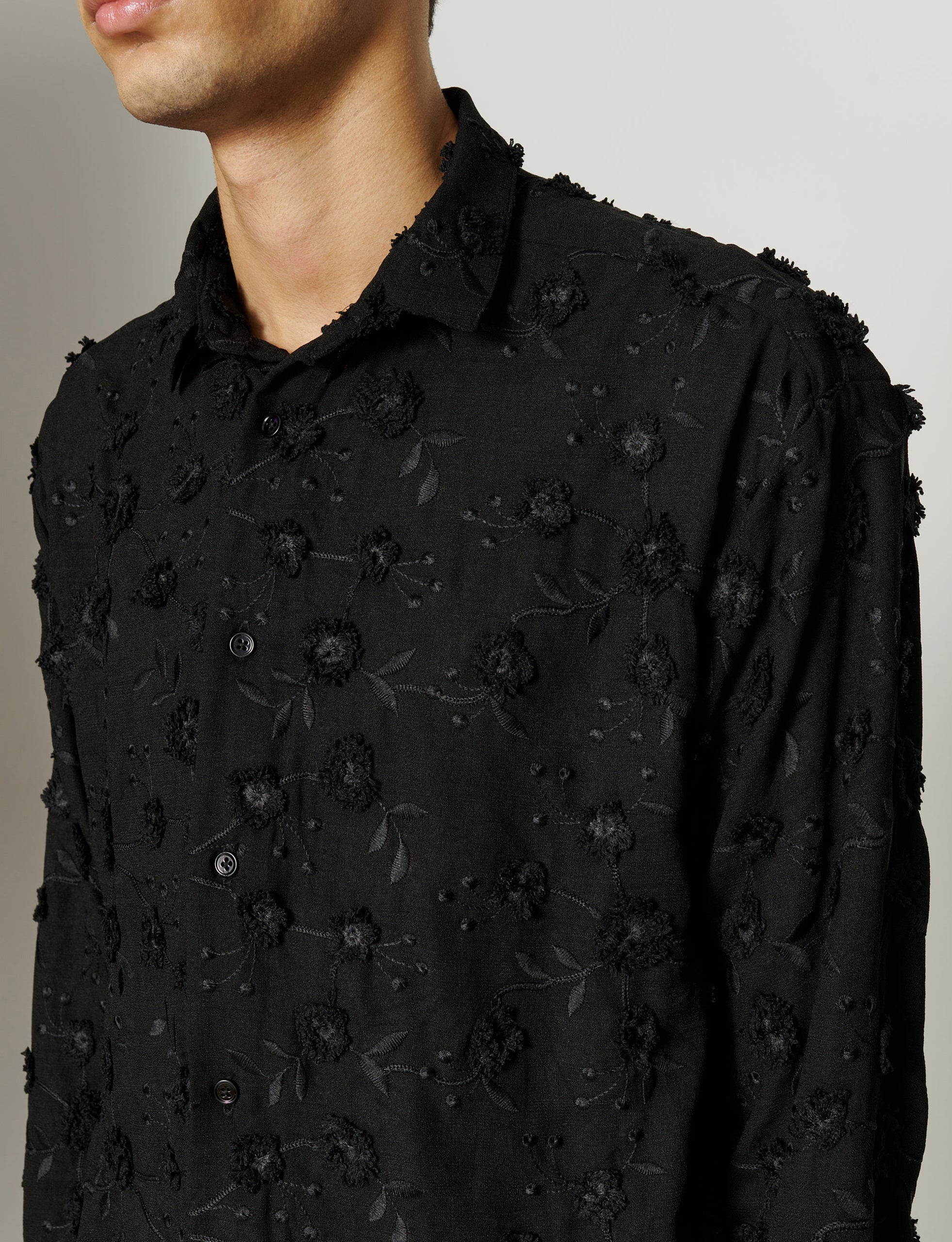 CMMN SWDN Jack Relaxed Fit Shirt Embroidered Floral Black - Image 3