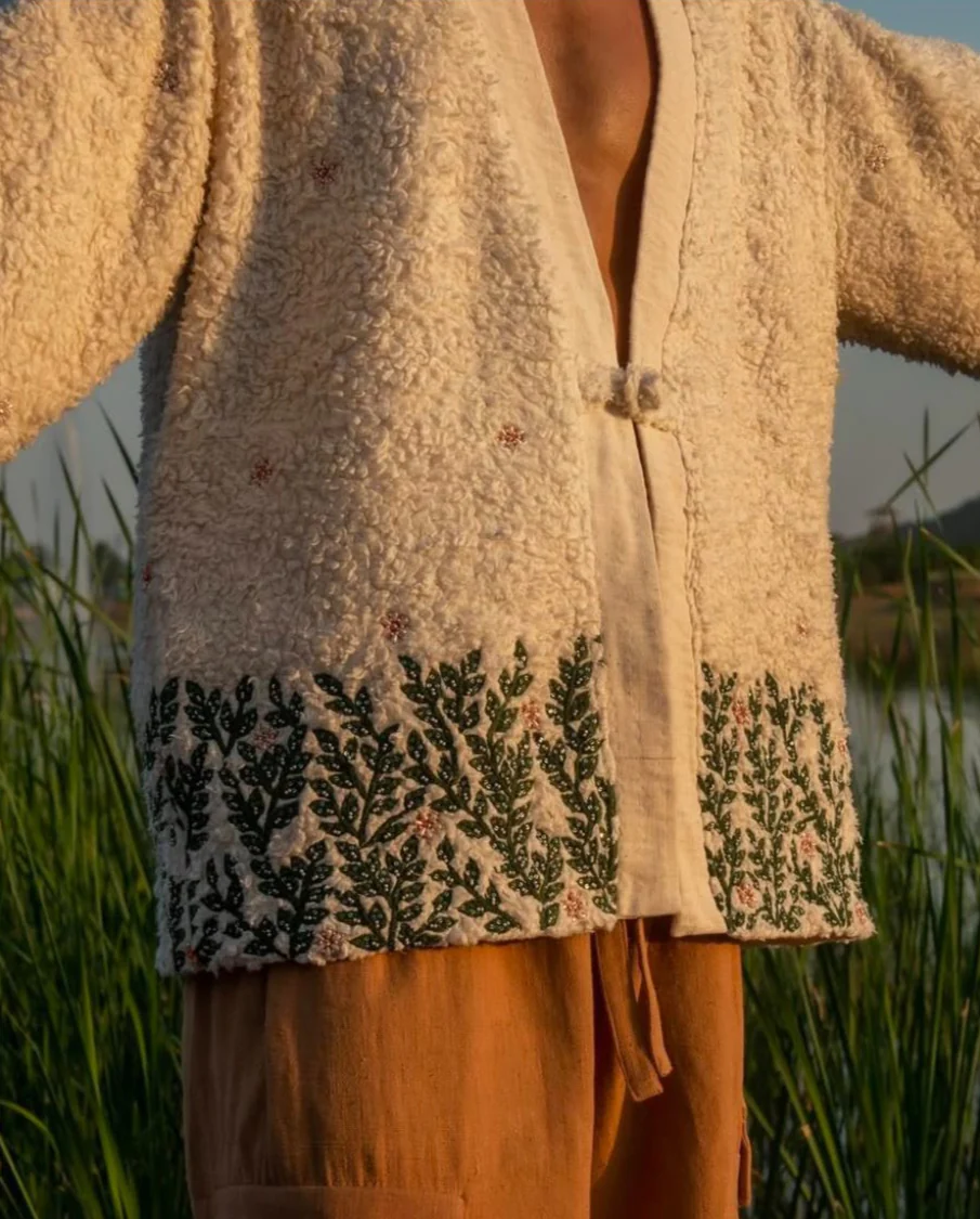 KARTIK RESEARCH KANTHA ROBE COAT WHITE