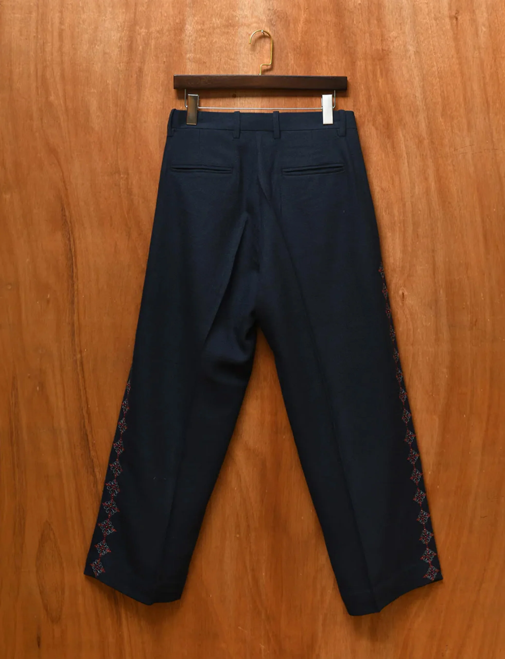 KARTIK RESEARCH PLEATED TROUSER Navy - Image 3