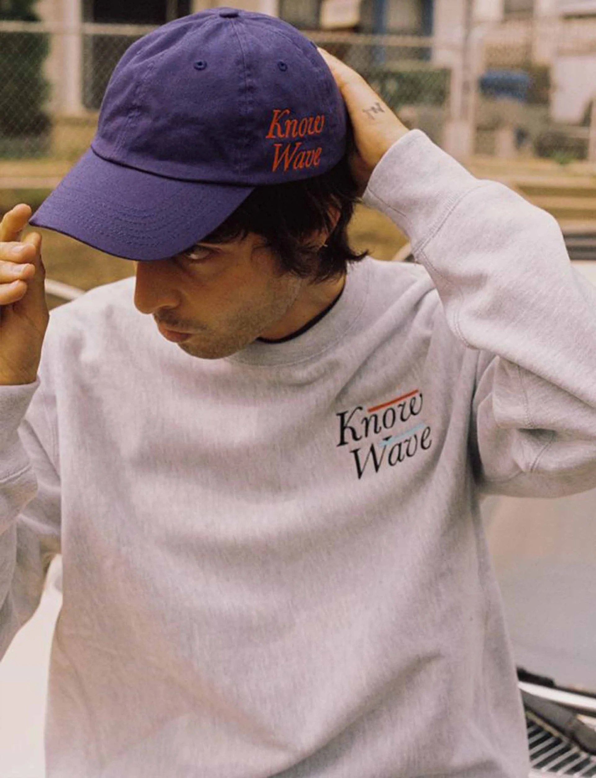 KNOW WAVE SERIF EMBROIDERED CREWNECK - Image 2