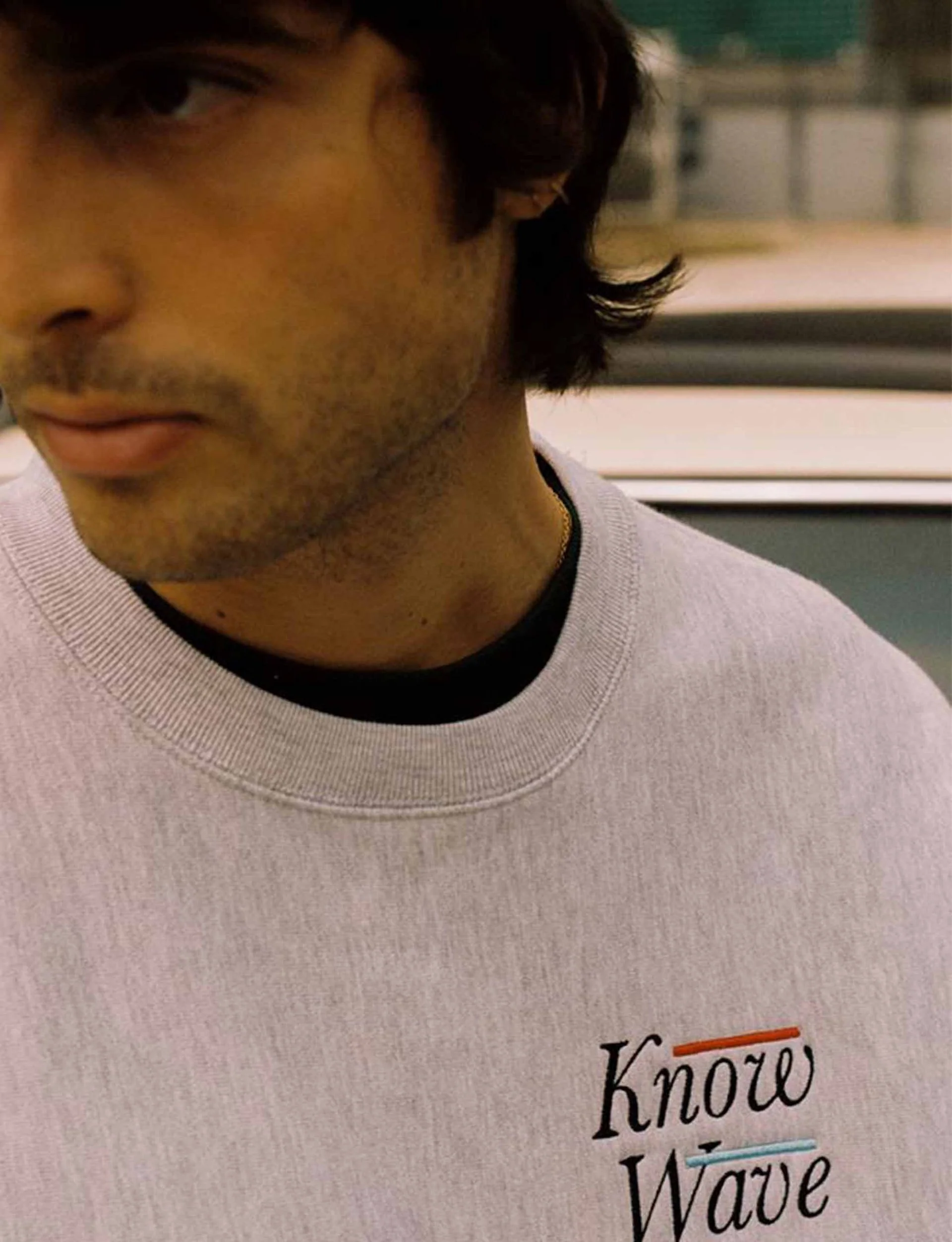KNOW WAVE SERIF EMBROIDERED CREWNECK - Image 3